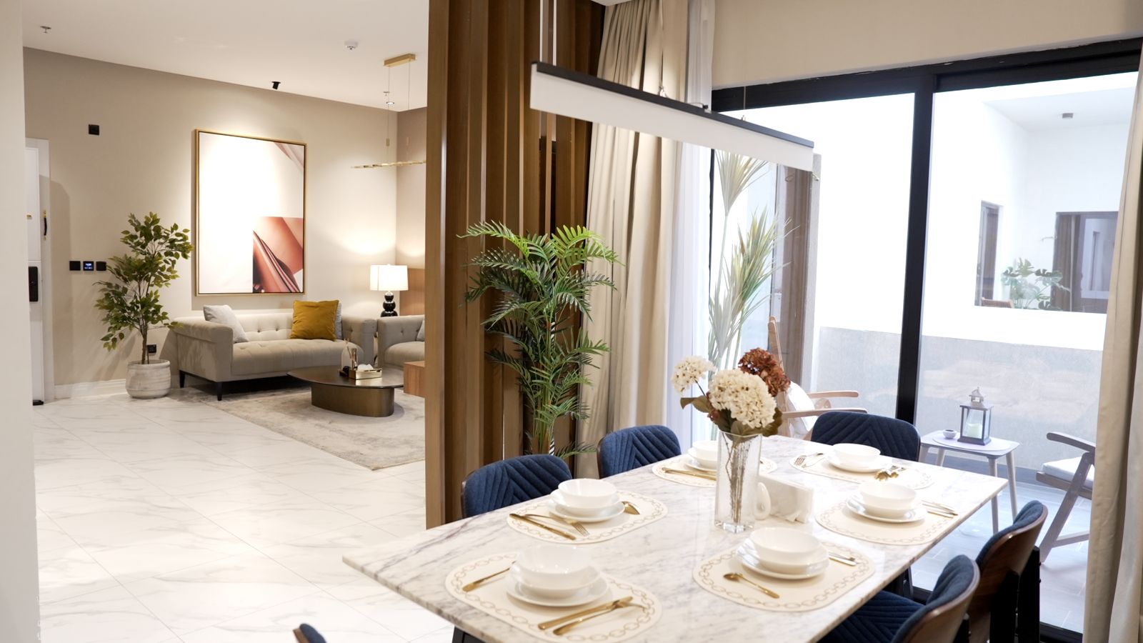 غرفة معيشة فسيحة